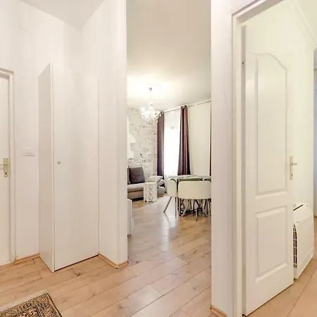Apartment Aurum Templi Split